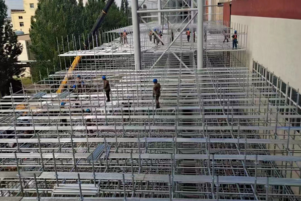 沈陽腳手架的守護者——水平加固桿的不可或缺作用